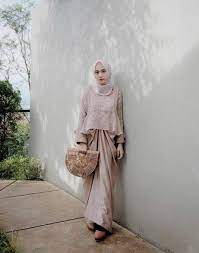 7 feb 2019 berikut 10 muslimah tercantik asal timur tengah dan asia selatan yang juga memiliki sejumlah prestasi membanggakan. 100 Ide Inspirasi Baju Kebaya Brokat Terbaru 2019 Untuk Tampil Cantik Dan Kekinian Wikipie Co Id Dress Outfits Pakaian Modern Wanita