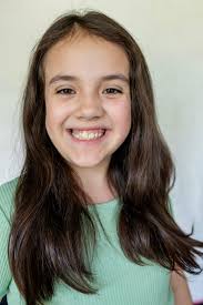 Scarlett Brooks's Instagram, Twitter & Facebook