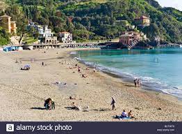 If you are driving from rome, tuscany or venice, you have to drive through la spezia to get to the cinque terre coastal road. Der Strand Von Levanto La Spezia Italien Stockfotografie Alamy