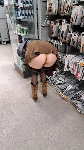 Flashing Upsirt: 5 Nude Pics | xHamster