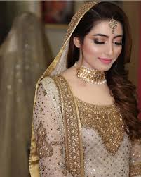 Waseem badami's masoomana sawal with madeha naqvi and faisal sabzwari. 13 1k Likes 135 Comments The Pakistani Bride Thepakistanibride On Instagram Omoroses Pakistani Bride Pakistani Bridal Makeup Pakistani Wedding Outfits