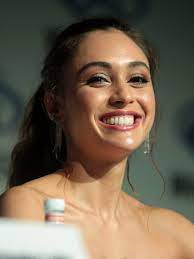 A singular raven by dianne corbeau. Lindsey Morgan Wikipedia