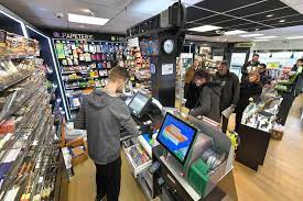 Pour l'heure, seuls 22 bureaux de tabac sont concernés par le «paiement de proximité». Tout Ce Qu Il Faut Savoir Pour Payer Ses Petites Factures Au Bureau De Tabac