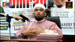 Tak ada kemewahan yang melekat di tubuhnya dan tak banyak elite politik menjadi jaringanya. Ustaz Malaysia Dilarang Masuk Singapura Sarawakvoice Com