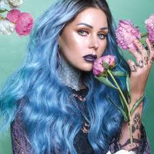 Leanne Urban's Instagram, Twitter & Facebook