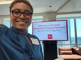 Kayce Cook's Instagram, Twitter & Facebook