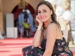 تصاعدت في الآونة الأخيرة أزمة الفنانة المصرية (حلا شيحة) حتى تم فصلها من نقابة المهن التمثيلية في مصر!! Ø­Ù„Ø§ Ø´ÙŠØ­Ø© Ø¹Ù† Ø³Ø§Ù…Ø­ Ø¹Ø¨Ø¯ Ø§Ù„Ø¹Ø²ÙŠØ² Ø§Ù„Ø¨Ø·Ù„ Ø§Ù„Ø­Ù‚ÙŠÙ‚Ù‰ Ù„Ù…Ø³Ù„Ø³Ù„ Ø¯Ù‡Ø¨ Ø¹ÙŠØ±Ø© Ø¹ÙŠÙ†