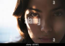 Latin 25 anni donna mulata cubana pelle scura slim felice america latina  Caraibi Kike Calvo V W Foto stock