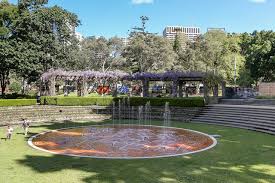 Der hyde park ˌhaɪdˈpɑːk ist eine öffentliche grünanlage im zentrum londons. Hyde Park Sydney City Of Sydney
