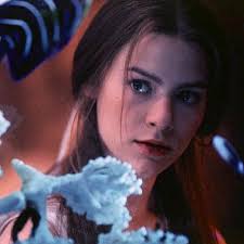 It offers insights into character, dramatic devices three key scenes are shown from romeo and juliet which are then explored by actors and directors in workshops. Clare Danes Through The Aquarium In Romeo Juliet Claire Danes Romeo Juliet 1996 Romeo And Juliet