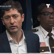 El General Fausto Olivo Comandante de Policía de la Zona 6, informó sobre  el hallazgo de un pie humano en las orillas del rió Santa Barbara en  Gualaceo. Auspicia: Automotriz ORTIZ