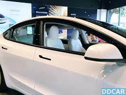 There are no physical controls, which can make sifting through the touch screen's menus risky while driving. Taiwan S First Batch Of White Built In Model 3 Hits Directly This White Is Really Handsome Yahoo Motors And Locomotives 6park News En