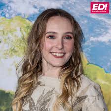 This Morning star Cat Deeley suffers unfortunate wardrobe malfunction in  short red dress ⬇️