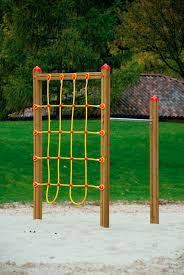 Hier gibt es die idealen klettersteine zu ihrer kinder kletterwand. Klettergerust Din En 1176 Netz Kletterwand Reckstange Holz Netzrampe Vom Garten Fachhandler