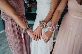 Hier findet ihr tipps und infos zur blumendeko für die hochzeit. Armbander Fur Die Trauzeugin Und Den Brautjungfern Liebe Zur Hochzeit