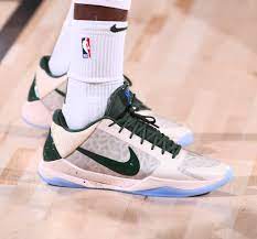 Middleton registró 51 puntos, 10 rebotes y 6 asistencias. Nick Depaula A Twitter Khris Middleton On Wearing Kobe Pes It Was Kind Of Cool To See Him Wear Jordan Pes And Now Other Guys Are Wearing Pes Of His Shoes It