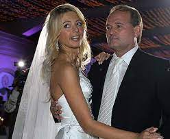 И хотя последнее время он далек от принятия важных решений. Viktor Medvedchuk Biografiya Informaciya Lichnaya Zhizn Foto Video