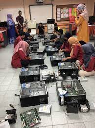 Dalam satu kelas, biasanya malah dominan. Facebook