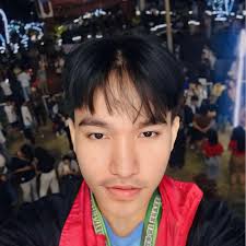 If you know all the words to Super Bass, your gay card has long been  laminated.💅🏻