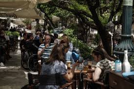 Ανοίγουν και πάλι από αύριο, δευτέρα 25 μαΐου, τα καταστήματα εστίασης με διαφορετικά ωστόσο δεδομένα λειτουργίας, λόγω της πανδημίας του κορονοϊού. Ybaoqwfslpuzim