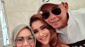 Ask anything you want to learn about betari ayu by getting answers on askfm. Https Solo Tribunnews Com 2021 06 18 Disebut Permainkan Agama Oleh Paman Ijonk Istri Jonathan Frizzy Santai Unggah Foto Bareng Keluarga Https Cdn 2 Tstatic Net Solo Foto Bank Images Jonathan Frizzy Dikabarkan Akan Cerai Dengan Istrinya Jpg