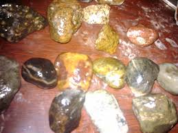 Learn to recognize rough diamond crystals and tell real diamonds from other stuff you might find while prospecting. Techniques For Collectors Tools To Identify Diamonds