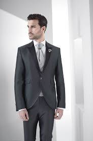 Anche le piccolissime, infatti, possono vestire in modo comodo e elegante grazie ai vezzosi abiti dai colori tenui con mutandina copripannolino o ghettine abbinate. Pin Su Abiti Da Sposo Cerimonia Uomo 2019