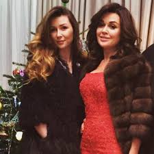 Это получается успешно, в отличие от ж. Doch Anastasii Zavorotnyuk Obyasnila Pochemu Ne Hochet Otvechat Na Voprosy O Sostoyanii Zdorovya Materi Vokrug Tv