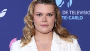 La star d'Outlander, Sam Heughan, a un argumentaire pour Taylor Swift :  tombons amoureux