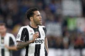 Dani alves commence le football dans son pays natal, au brésil, à palmeiras de salitre, un petit club de quartier situé dans le village de umbuzeiro, où il évolue en tant qu'ailier. Dani Alves Completes Psg Transfer After Juventus Exit Bleacher Report Latest News Videos And Highlights