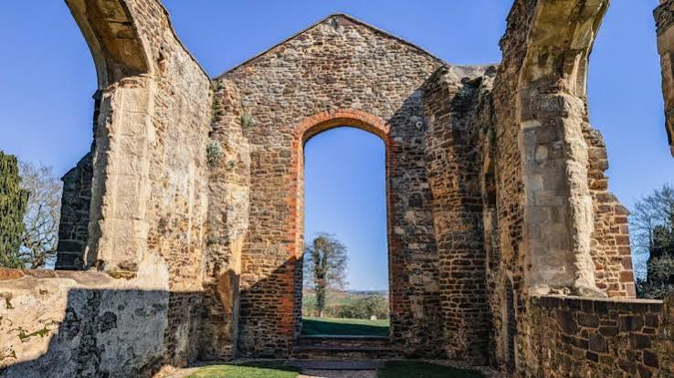 Clophill Church: Dark History & Ghost Stories