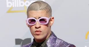 Bad bunny is on top of the world and breaking hearts. Bad Bunny Girlfriend Who Is Bad Bunny Dating In 2020