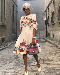 Pour une tenue de communion, le blanc est souvent conseillé. Tenue De Mariage Champetre Femme 50 Ans Ou Plus