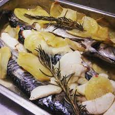 Come Si Prepara Lo Sgombro Al Forno Con Mele E Patate Un Abbinamento Mare Montagna Tipico Della Cucina Altoatesina Patate Mele Forno