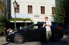 Dlaczego warto skorzystać z finansowania auta w aaa auto? Tyden Cz Zenaty Jakub Prachar S Novym Farem Bali Holky