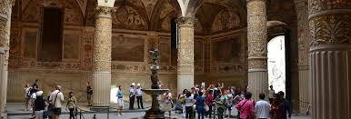 The ground floor of palazzo vecchio features a. Palazzo Vecchio Florenz Unsere Angebote