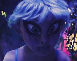 It's not pretty to look at and it's edited sort of clumsily, in hyperkinetic ways meant to distract from some of the shoddiness, but the bare bones of this film are surprisingly strong. J7zjo 9lfof80m