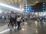 Makanan di bandara saja sudah mahal kan, masak mau bayar lagi buat porter, ya lebih bagus ada helper ini, ujar mukhlis. Porter Bandara Soekarno Hatta Di Gaji Umr Warta Kota