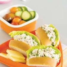 De Petits Pains Au Thon Un Repas Sante Pour Les Enfants Parfait Pour La Boite A Lunch Plusieurs Variantes Sont Possibles Stuffed Peppers Cold Meals Lunch