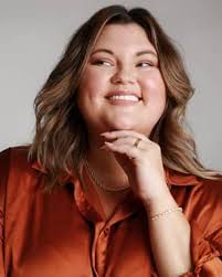 Carly Compton's Instagram, Twitter & Facebook