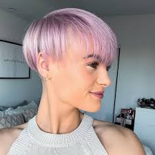 Lynn Gourley's Instagram, Twitter & Facebook