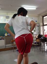 現役女子高生がインスタでセクシーな姿に- お仕事で学校を辞める！？