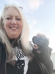 What does everyone use to seal their rocks?