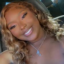 I'm yellin from Baton Rouge to Mexico-Stop what you're doing and help me  wish my niece Marneishia Whitfield a happy birthday 🎊🎈🎁🎉🎂 I play bout  a lot of people but this ain't