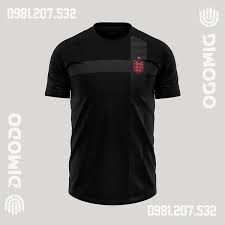 Một tuần sau khi công bố danh sách sơ bộ, hlv gareth southgate đã chính thức gút lại danh sách 26 cầu thủ anh sẽ tham dự euro 2021. Máº«u Ao Bong Ä'a Thiáº¿t Káº¿ Ä'á»™i Tuyá»ƒn Anh Mau Ä'en 2021 Ma Am92 Dimodo Sport