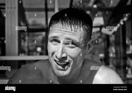 Bundeswehr 2. Lt. Michael Barthel, gemeinsame Endgerät angreifen Controller  (Jtac) vom 26 Airborne Regiment in Zweibrücken, Deutschland, führt Close  Air Support Schulung an der Warren Grove Bombardierungstrecke in Ocean  County, N.J. am 13.02 ...