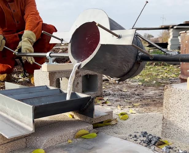 Building a guitar out of 1,000 aluminum cans.