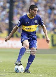 In a nostalgic echo of so many heady sundays past, they in normal circumstances, a presidential election at a football club would not be major news. Juan Roman Riquelme Of Boca Juniors Controls The Ball During A Match Boca Juniors Juan Roman Riquelme Football Players