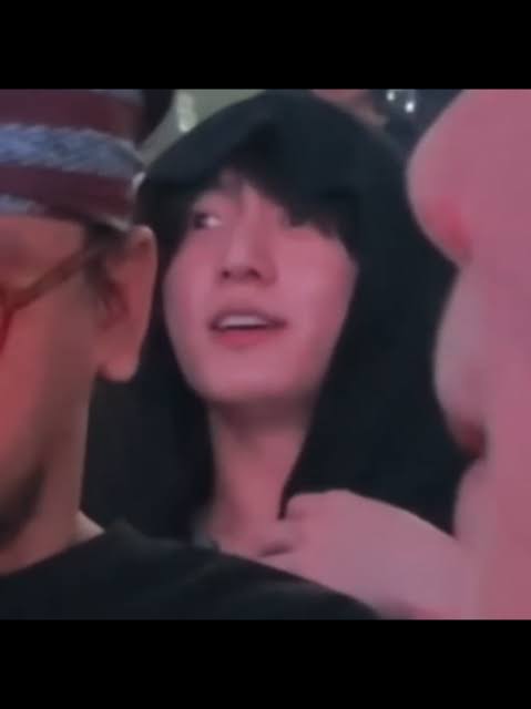 Jungkook was in the audience for the Stray Kids RUN IT TOUR IN SEOUL D2.  Supporting his friends, if only some Stays and Armies would stop the war  now... #straykids #bts #jungkook #skz #kpop