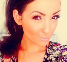 英国19岁少女被男友打断鼻梁，整容后重获美貌，还成为了女模特|男友|女模特|鼻梁